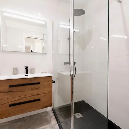 St Michel - Beau 3pieces En Centre-ville Climatise Lägenhet